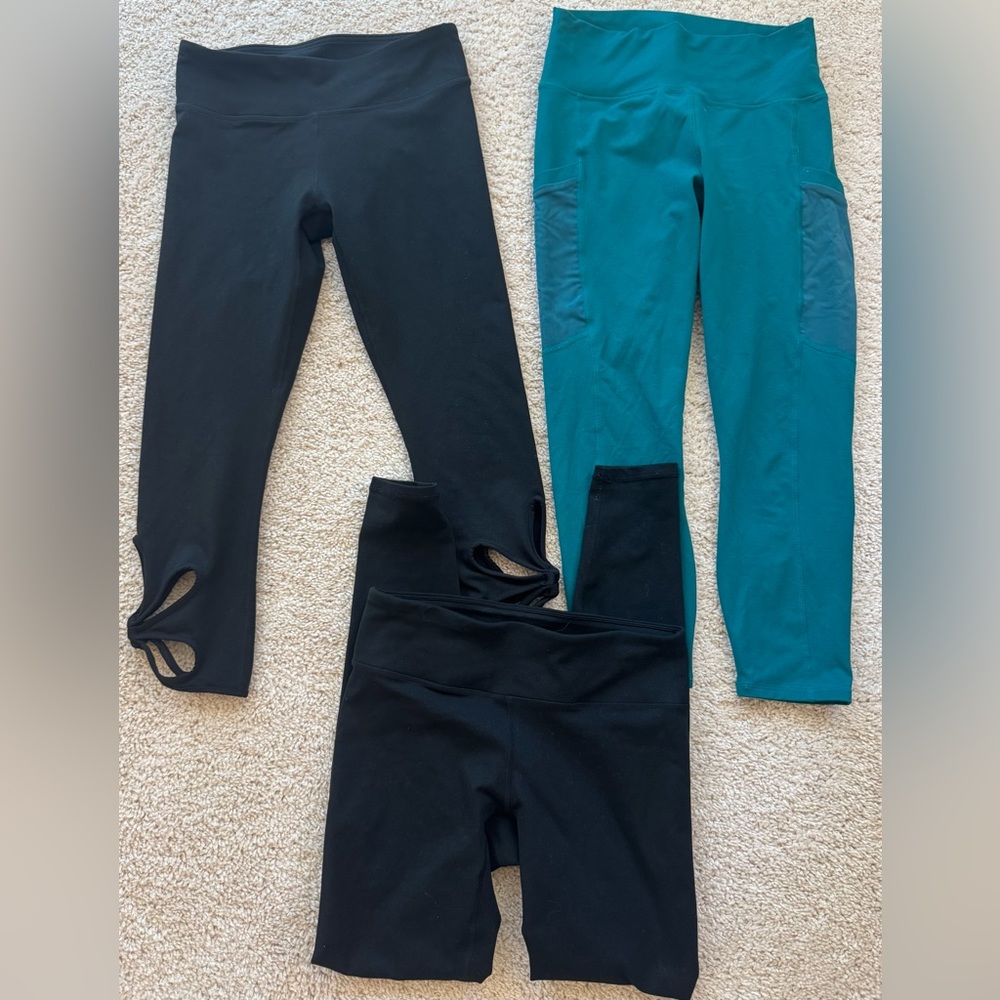 Fabletics 3 pair set bundle yoga pants / capris size xs